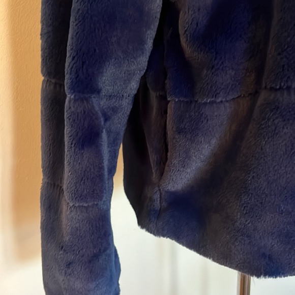 NWT Christian Siriano fun 🤩 cobalt blue hooded faux fur jacket. - Picture 3 of 7